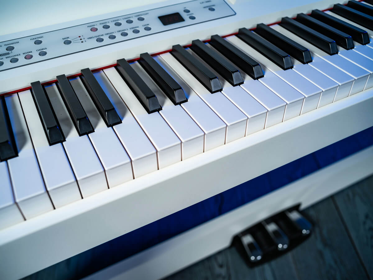 Korg LP-380U keys and feel