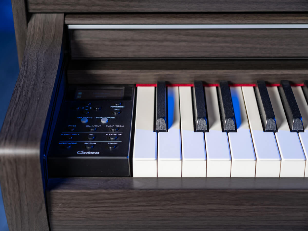 Yamaha Clavinova CLP-735 features