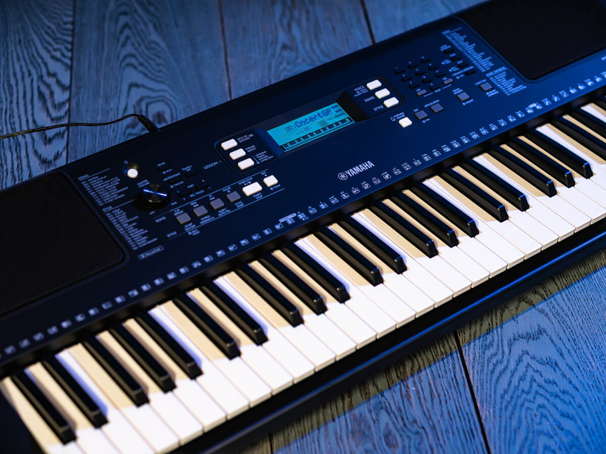 Yamaha PSR-E373 keys and feel