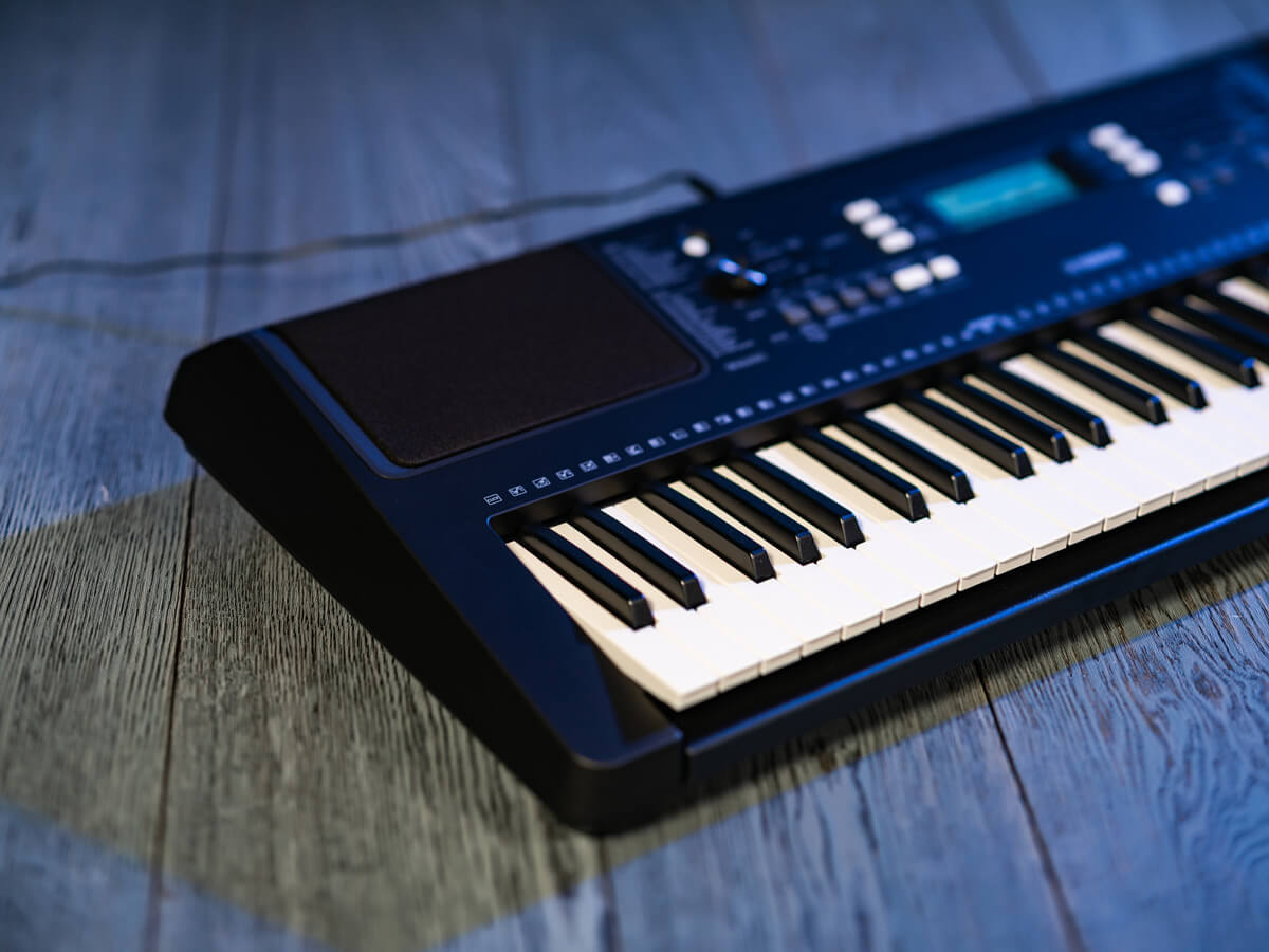 Yamaha PSR-E373 sound and speakers