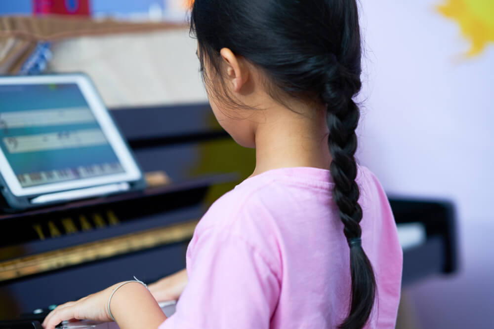 learning piano through online courses