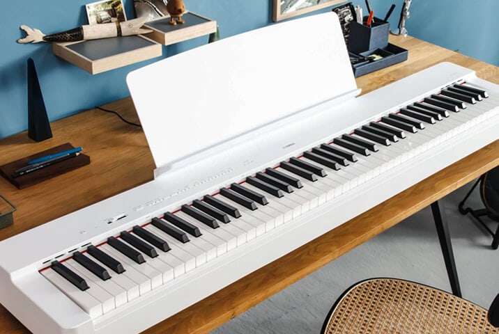 Yamaha P-225 digital piano (white)