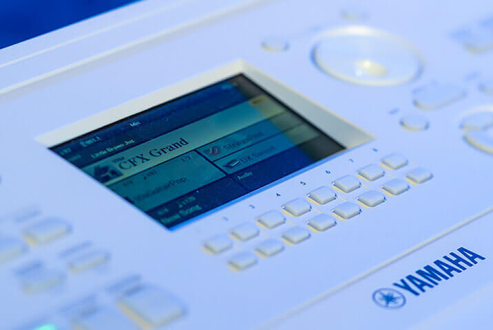 Yamaha DGX-670 display