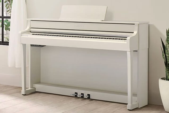 Yamaha Clavinova CLP-835 in White Birch
