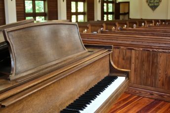 learning piano worship songs
